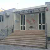 L'entrata principale dell'ex-mercato coperto di via Cagnazzi, oggi sede dell'autoparco del Comune di Bari: qui dovrebbe sorgere la nuova biblioteca di Carrassi
