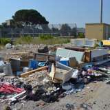 La prima grande discarica all'inizio della strada sulla destra, subito dopo un piccolo ponticello