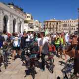 Il popolo delle due ruote in piazza del Ferrarese