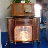 Radio "CARISH", modello Boito, del 1946-47, con mobile fono bar e giradischi "Lesa" per dischi a 78 giri con puntina in metallo intercambiabile