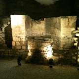 I resti dell'abside di una chiesa bizantina scoperti nei sotterranei di Palazzo Simi durante alcuni scavi archeologici negli anni 80