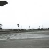 Panoramica dall'incrocio alla fine del ponte verso il mare
