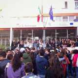 Romanazzi: studenti occupano l'entrata principale
