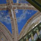 La volta a botte con la rappresentazione dei segni zodiacali che necessitano di restauro