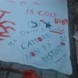 la global kiss flag, prende forma