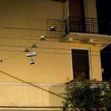 Un paio di scarpe sui cavi del quartiere Libert�, alle spalle del liceo Bianchi Dottula