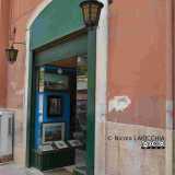L'esterno del negozio