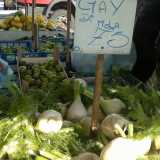 Mercato di Giovinazzo, finocchi in vendita come gay