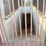 Il sottopassaggio chiuso e abbandonato al degrado