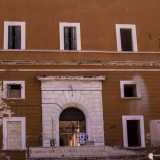 Il campo profughi istituito nell'ex convento di Santa Chiara, poi divenuto Casa del profugo, sul lungomare barese