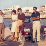 Dionisio nel 1965 con la sua famiglia sulla spiaggia di San Vito
