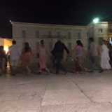Il gruppo si riunisce in cerchio...