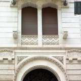 Il palazzo Ingami Scalvini si contraddistingue per le incisioni in latino sulla facciata. Qui � visibile Per aspera ad astra