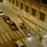 Ragazzi fotografati mentre disegnano svastiche nei pressi del liceo Flacco di Bari