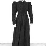 Il costume maledetto di Mary, bambina inglese strangolata, datato 1890