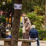 La piazza � luogo di incontro di gruppi etnici diversi e l'evento ha coinvolto tutti