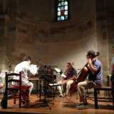 La Cappella Santa Teresa dei Maschi nella chiesa Santa Teresa dei Maschi di Bari con gli strumenti barocchi cembalo, viola, violone e cello