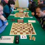 La concentrazione dei giocatori di scacchi durante il Torneo Week End Citt� di Bari 2013 al Circolo Canottieri Barion Sporting Club Bari A.s.d.
