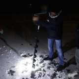 Nel tempo libero i ragazzi si sono dedicati alla pesca in un vicino lago ghiacciato, bucato con un apposito trivellone