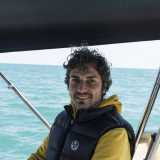 Giungiamo a destinazione e i motori dei natanti vengono spenti. Sul gommone sta per svolgersi il momento clou della mattinata e noi osserviamo il tutto dal motoscafo del biscegliese Gianvito, altro grande �fan� di questi rettili