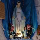 �E quando finisco di lavorare � ci confessa -  mi ritiro qui e sto con il mio �pap�� (Ges�), la �mamma� (la Madonna)...