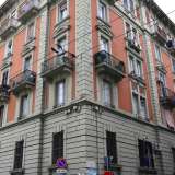 Infine un complesso praticamente gemello al Garibaldi viene aperto nel 1928 al quartiere San Pasquale: � il gruppo Toti, massiccio edificio di cinque piani "incastrato" tra via dei Mille, via de Deo, via Nizza e via Lattanzio