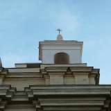 In alto appare un campanile ad altana con copertura a fungo schiacciato