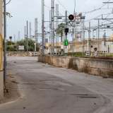 Un centinaio di metri pi� avanti incrocia strada Torre di Mizzo, lingua d�asfalto che si divide in due