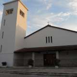 La parrocchia di San Ciro, in piazzale Pugliese, nel periferico rione Mungivacca. Una sporgente tettoia rossiccia, sostenuta da due esili pilatri, sovrasta l'ingresso del sito, mentre uno dei lati risulta appositamente segmentato per permettere l'illuminazione naturale dell'aula ecclesiale