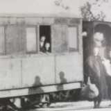 Su quella piazza, un tempo denominata del �Pennacchio� perch� nel giugno 1863 vi venne giustiziato il brigante omonimo, scendevano ogni giorno decine di persone provenienti dalla provincia alla ricerca di un affare in citt�