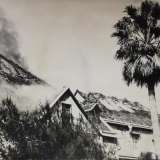 Le prime due foto, scattate dal basso della strada, documentano l�inizio dell�incendio...