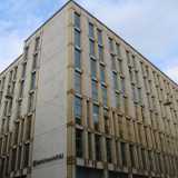 In via Abate Gimma al numero 101 troviamo la sede del Banco di Napoli (oggi Intesa-San Paolo) progettata da una delle figure di spicco della scena architettonica barese negli anni 60 e 70: Vito Sangirardi