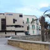 I suoi progettisti Marcello Petrignani, Marina Ruggero e Mauro Buffi ben studiarono l�ambiente circostante creando un�architettura contemporanea che dialoga perfettamente con il contesto storico