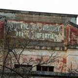 Villa Capriati � compresa in un'area che ospit� dal 1932 fino agli anni 90 l�ex brefotrofio di Bari, istituto che accoglieva i bambini abbandonati