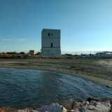 Una decina d�anni fa l�edificio �conquist� il noto Tonino Guerra, poeta e sceneggiatore che immagin� di girare alle saline un film ambientato su un pianeta fantastico. L�idea per� rimase solo sulla carta, per via della morte del grande artista