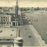 I lampioni, in ghisa nera, furono installati durante la costruzione del lungomare cittadino voluto da Araldo di Crollalanza, podest� della citt� prima e ministro del governo Fascista dopo...