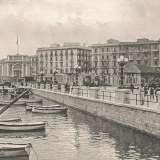 ...utilizzando i tufi provenienti dalla �Cava del prete�, fu quindi creato il waterfront barese, che si and� pian piano a illuminare proprio grazie ai caratteristici �candelabri�