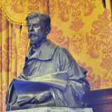 ... nella sala Massari del Comune (la scultura del sindaco Giuseppe Re David) - foto del sito www.comune.bari.it