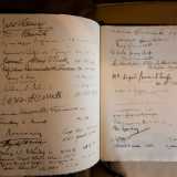 ...� il libro firme del Castello, con il ricordo di tutte le principali famiglie reali che qui hanno soggiornato 