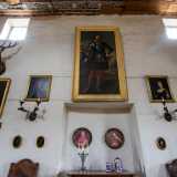 Al centro del salone domina la scena il grande quadro del terribile Giangirolamo II Acquaviva d�Aragona, detto �il Guercio� uno dei maggiori esponenti della famiglia, vissuto nel XVII secolo