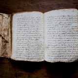 ...fanno bella mostra numerosi volumi antichi