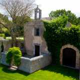 Non ci resta ora che lasciare le stanze, per dirigerci nel cortile, l� dove ci attende l�ultima tappa del nostro viaggio: la graziosa chiesetta, che dal XVII secolo sorge accanto al castello

