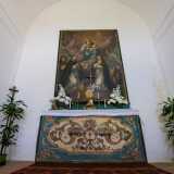 ...raffigura la Madonna del Rosario con San Domenico e Santa Caterina d'Alessandria 