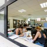 ...e biblioteche popolate da studenti, ripensiamo a quando questo colosso di vetro e cemento era la casa di Topolino e 500. Un pezzo di una Bari �rampante�, fortunatamente salvato dalle famigerate ruspe degli anni 80