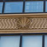 ...e fregi decorati con conchiglie