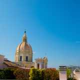 La si scorge dappertutto, con il suo color rosa pallido e i suoi 50 metri di altezza: � la cupola della settecentesca Sant�Agostino, chiesa situata a Giovinazzo, in provincia di Bari