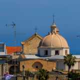 ...schernendo la pi� antica ma sicuramente pi� �bassina� San Domenico