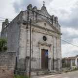 Procedendo infine su via Cavour, ci imbattiamo nella Madonna del Popolo: fatta costruire nel 1858 dalla famiglia Fascina, � una chiesa molto amata e curata dai losetani, seppur inutilizzata da tempo