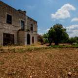 ...� la casa padronale: appartiene a una delle eredi dei Vavalle, proprietaria anche della piscina