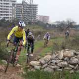 Biker in azione nel parco in una gara del 2010